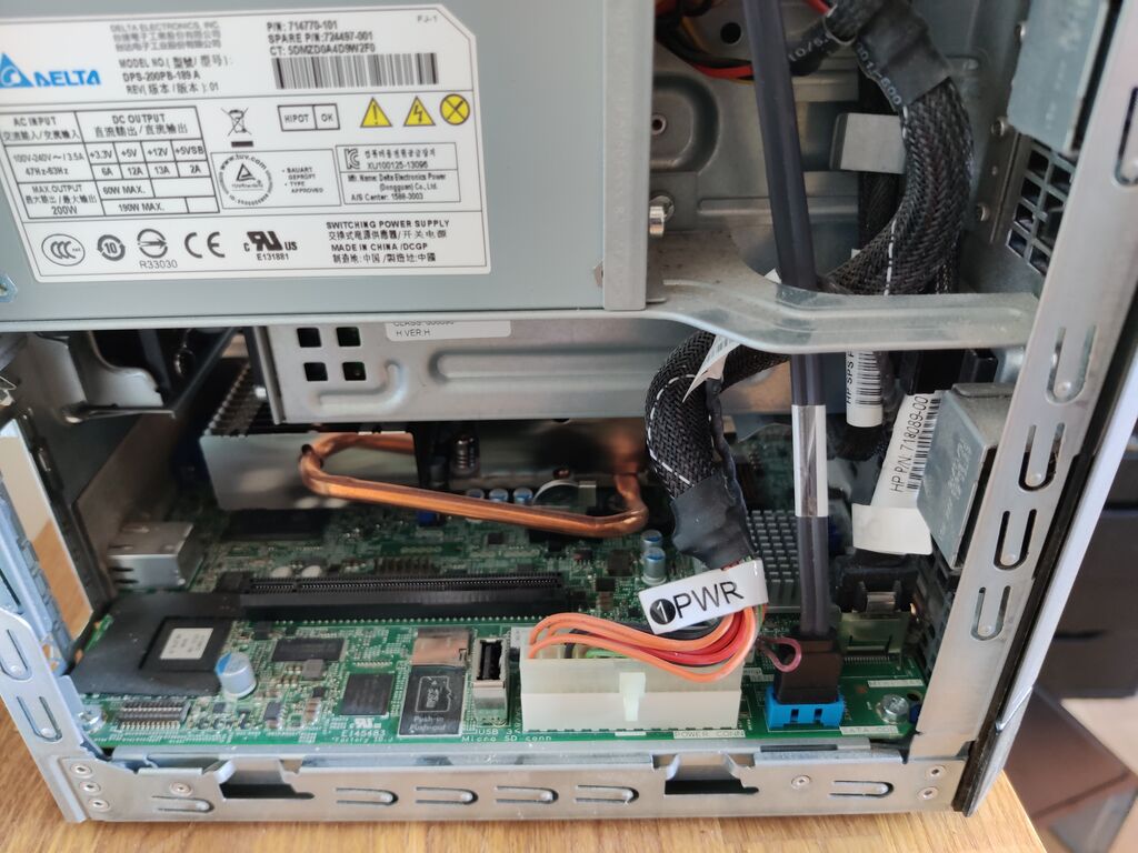 The inside of an HP Microserver Gen8, showing the internal USB port.